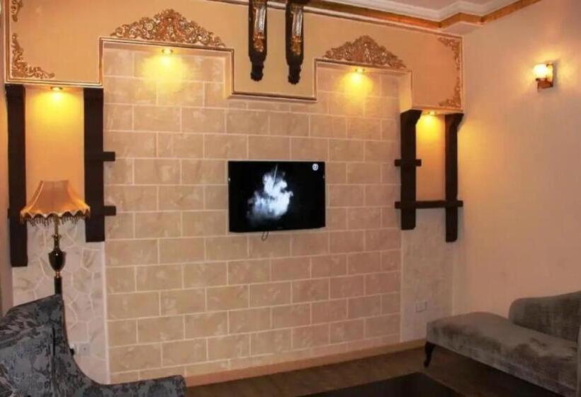 سوییت, Sandralia