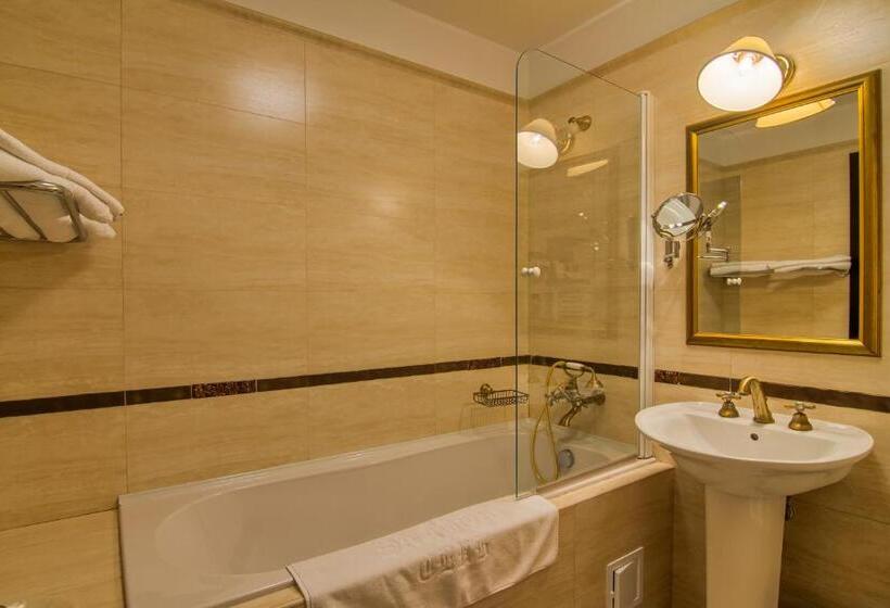 스탠다드 룸, Snagov Club