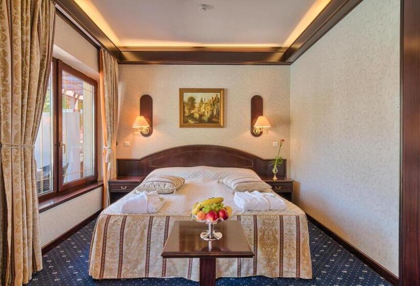 스탠다드 룸, Snagov Club