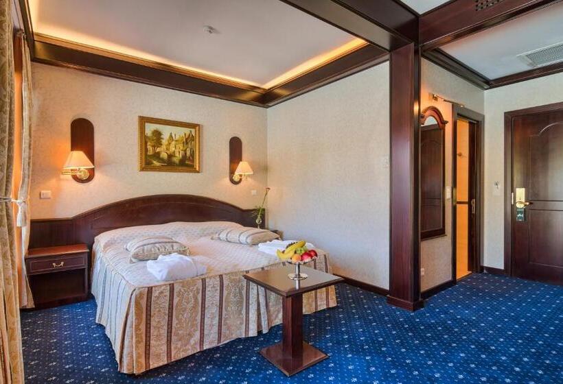 스탠다드 룸, Snagov Club