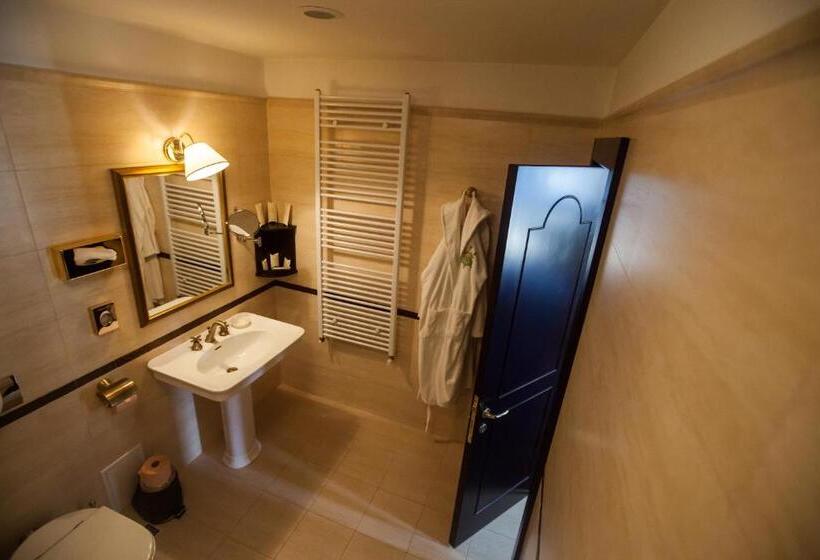 디럭스 룸, Snagov Club