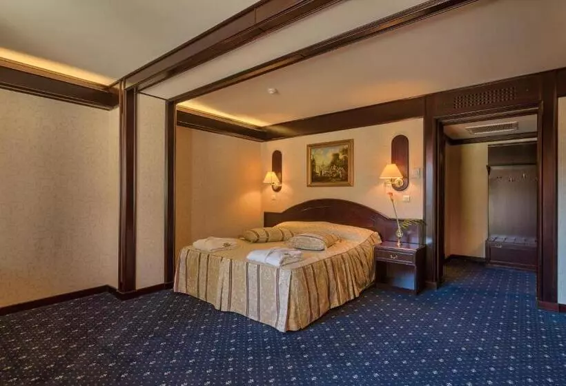 Deluxe-huone, Snagov Club