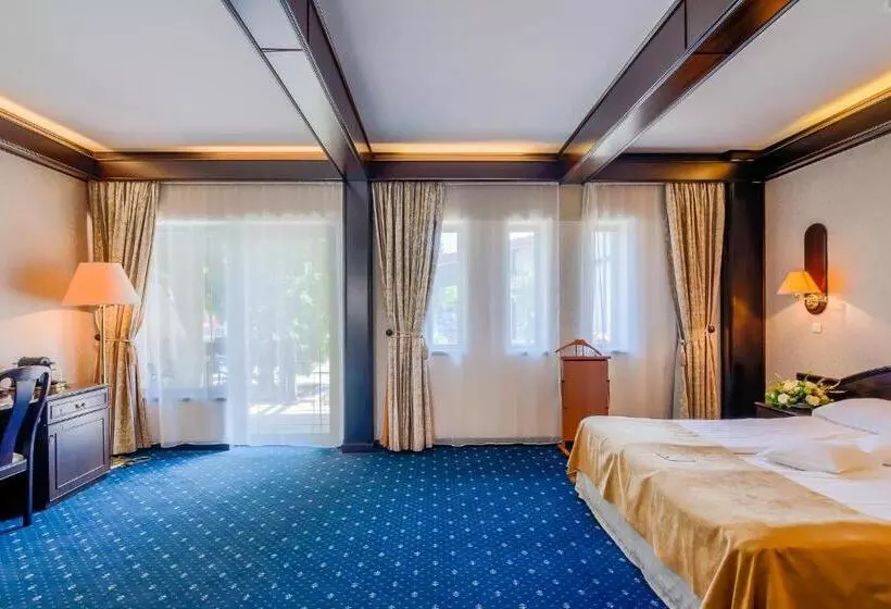 Deluxe-huone, Snagov Club