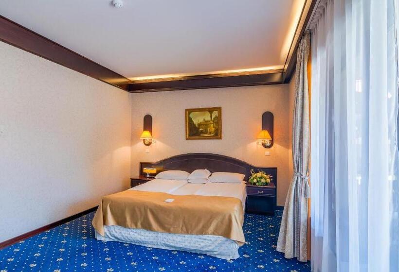 스탠다드 룸, Snagov Club