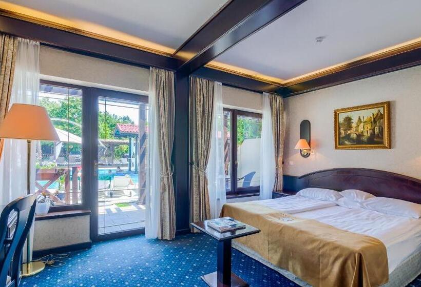 스탠다드 룸, Snagov Club