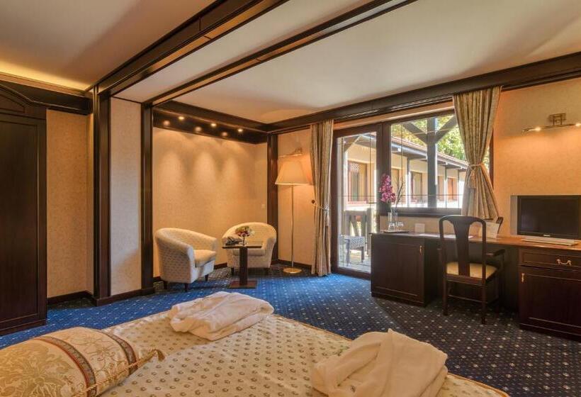 디럭스 룸, Snagov Club