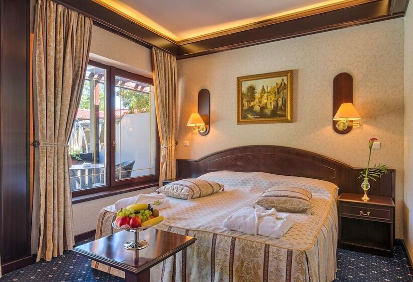 스탠다드 룸, Snagov Club