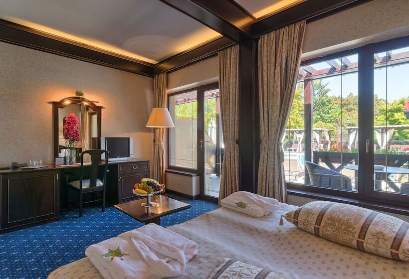 스탠다드 룸, Snagov Club