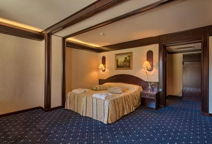 Deluxe-huone, Snagov Club