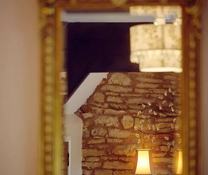スーペリアースイート, The Lamb Inn