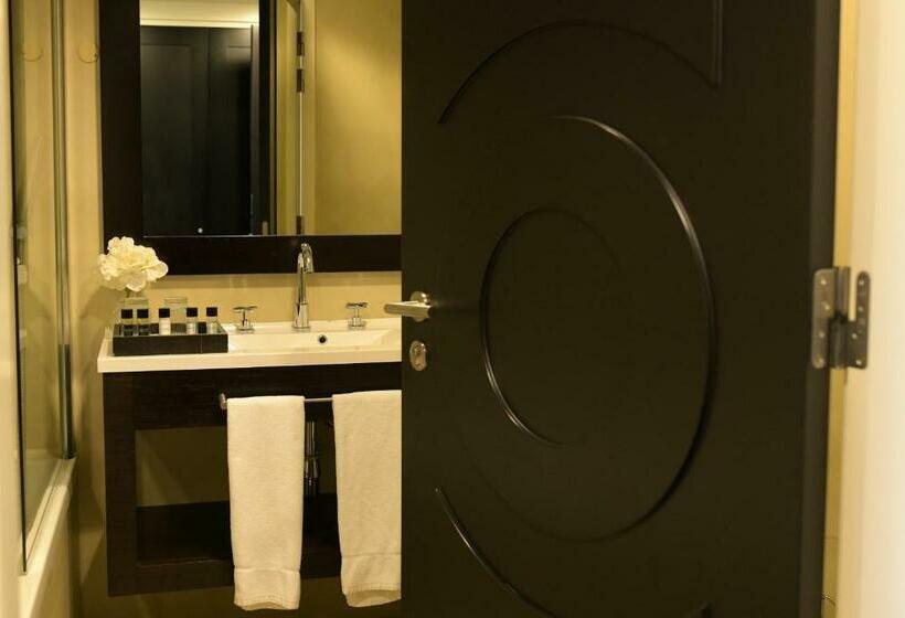 标准间, Universal Boutique