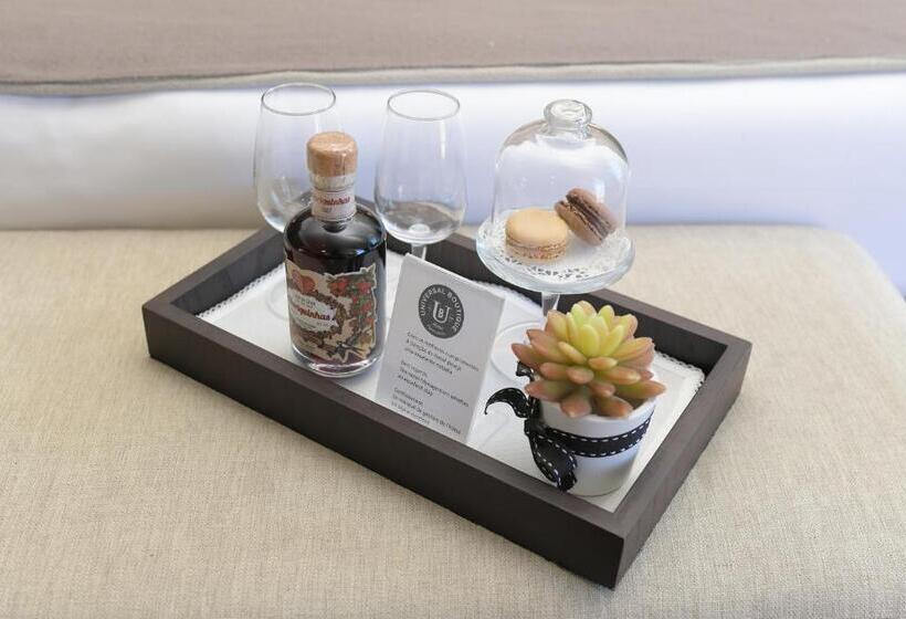 带阳台的豪华间, Universal Boutique