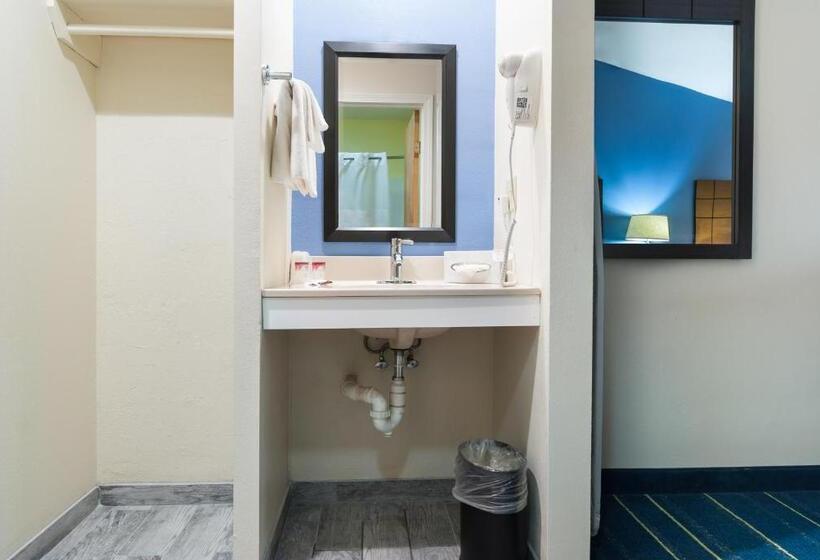 带大床的标准间, Days Inn By Wyndham Tamworth