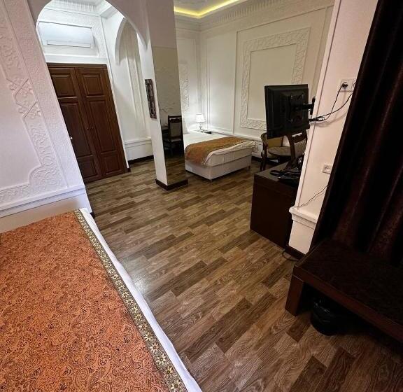 غرفة كومفورت ثلاثية, Shahristan Plaza