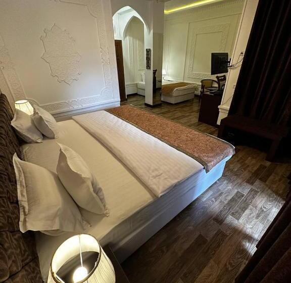 غرفة كومفورت ثلاثية, Shahristan Plaza