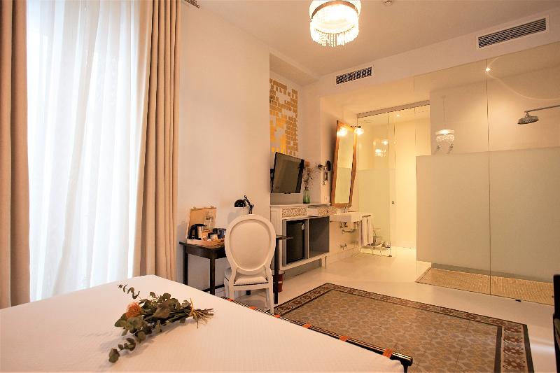 Quarto Superior, Business Hotel Tomang