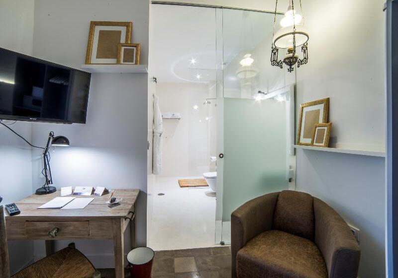 Quarto Superior, Business Hotel Tomang