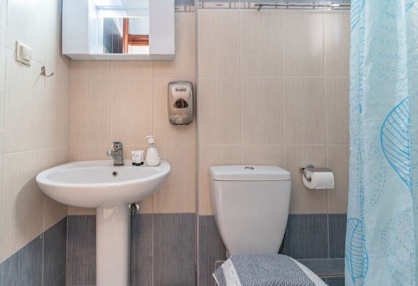 חדר סטודיו סטנדרד, Erifili