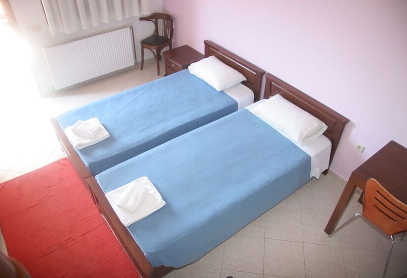 חדר סטודיו סטנדרד, Erifili