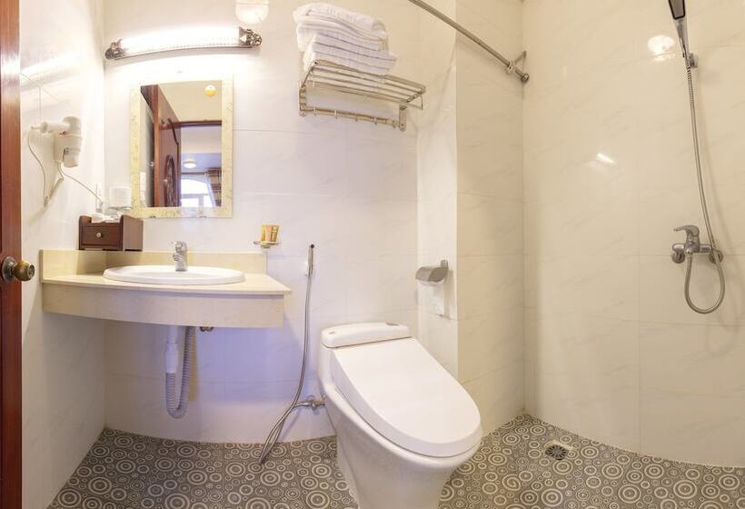 Cameră Superioară, Dragon King 1