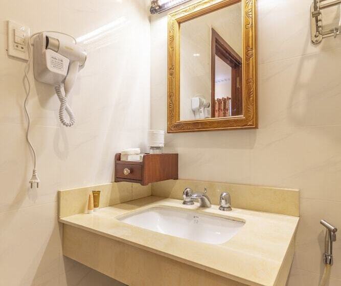 Cameră Superioară, Dragon King 1