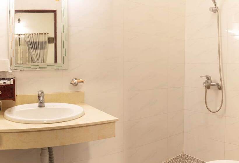 Cameră Superioară, Dragon King 1