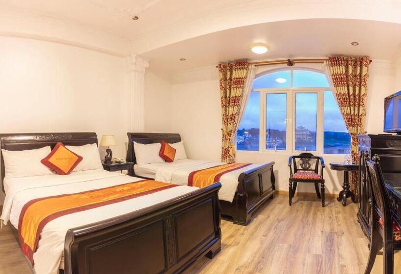 Cameră Deluxe cu Priveliște către Oraș, Dragon King 1