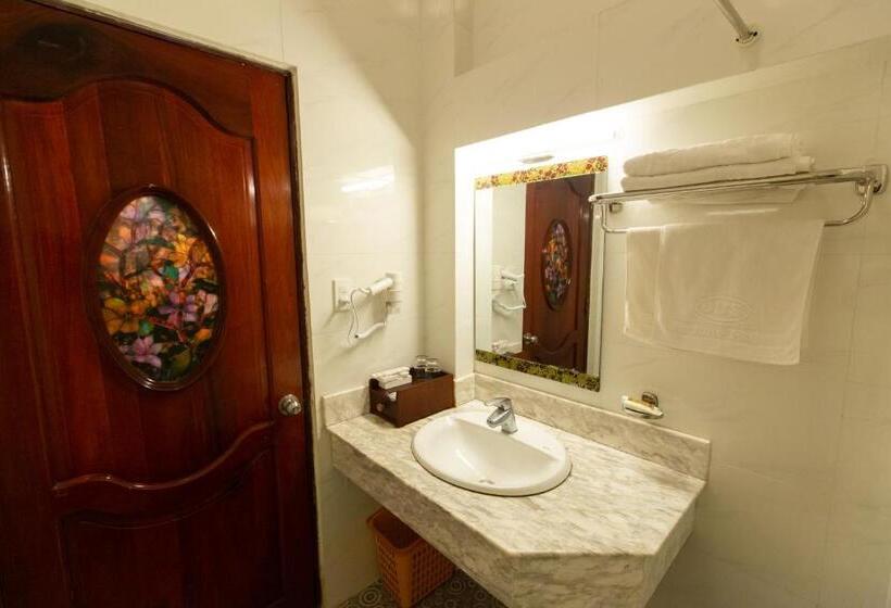 Cameră Superioară, Dragon King 1