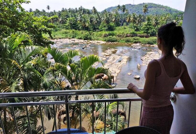 디럭스 패밀리 룸, Elephant Park   New Deal! Half Off Airport Pickups Available