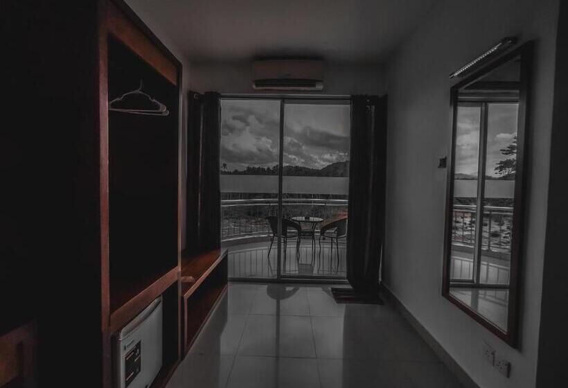 Трехместный Номер Deluxe, Elephant Park   New Deal! Half Off Airport Pickups Available