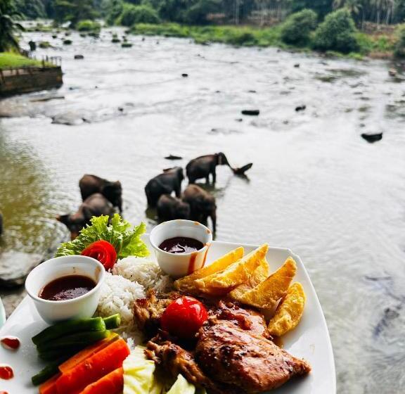 디럭스 패밀리 룸, Elephant Park   New Deal! Half Off Airport Pickups Available