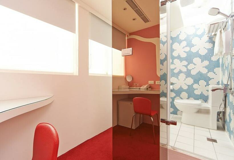 اتاق استاندارد یک نفره, Forever Inn