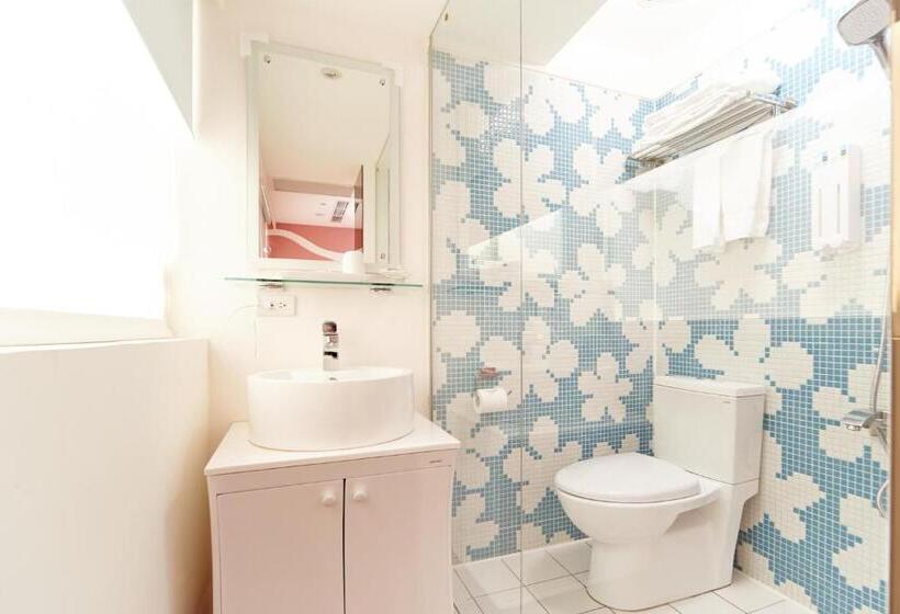 اتاق استاندارد یک نفره, Forever Inn