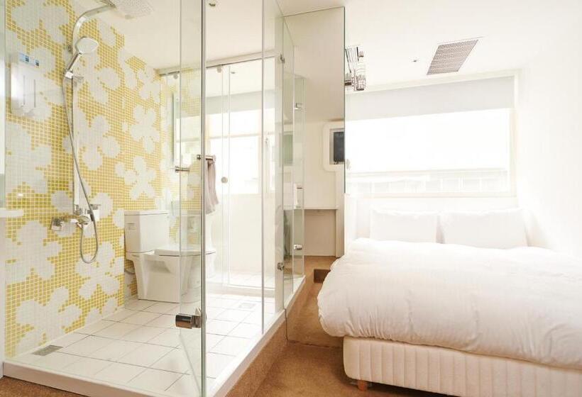 اتاق اکونومی, Forever Inn