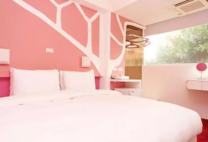 اتاق اکونومی, Forever Inn