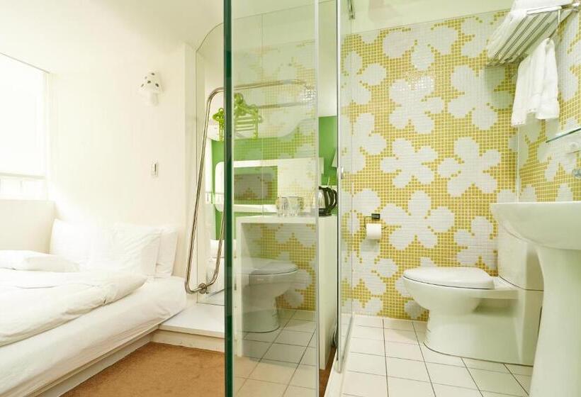 اتاق اکونومی, Forever Inn