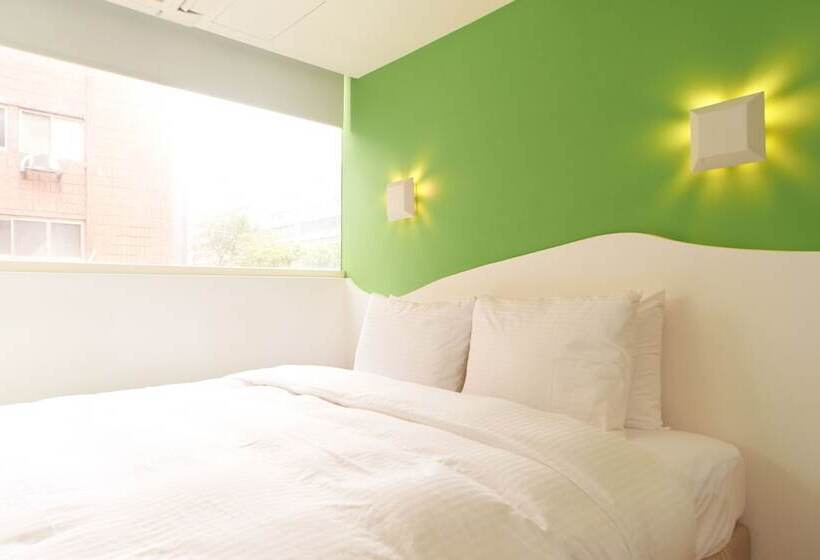 اتاق استاندارد, Forever Inn