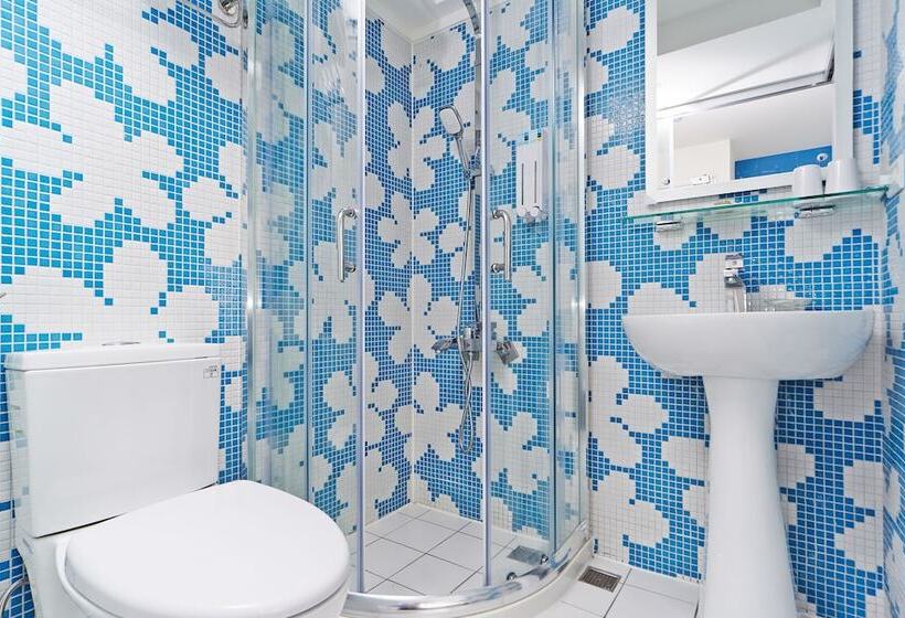 اتاق استاندارد, Forever Inn