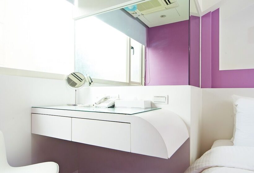 اتاق استاندارد, Forever Inn