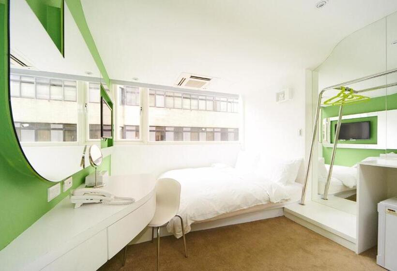 اتاق استاندارد, Forever Inn