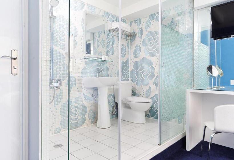 اتاق استاندارد, Forever Inn