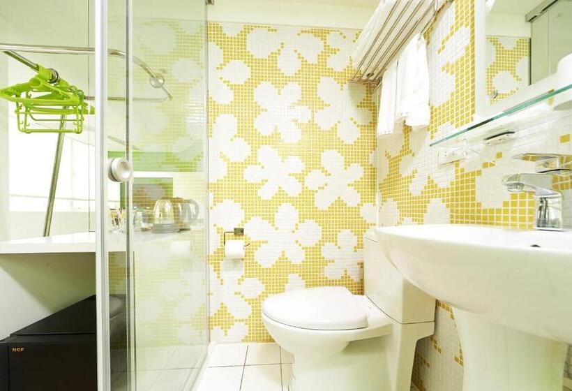 اتاق اکونومی, Forever Inn