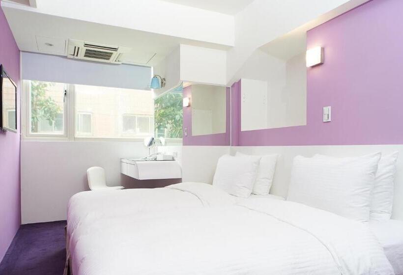 اتاق اکونومی, Forever Inn