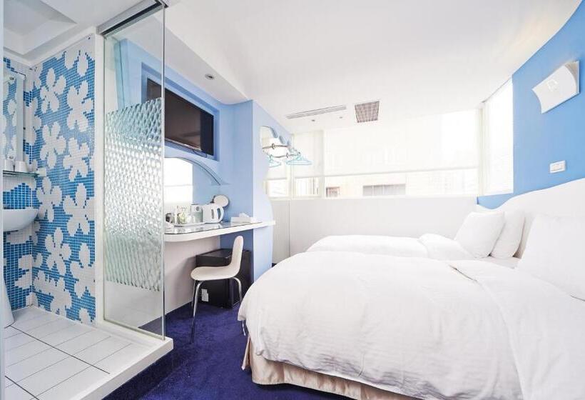 اتاق استاندارد, Forever Inn