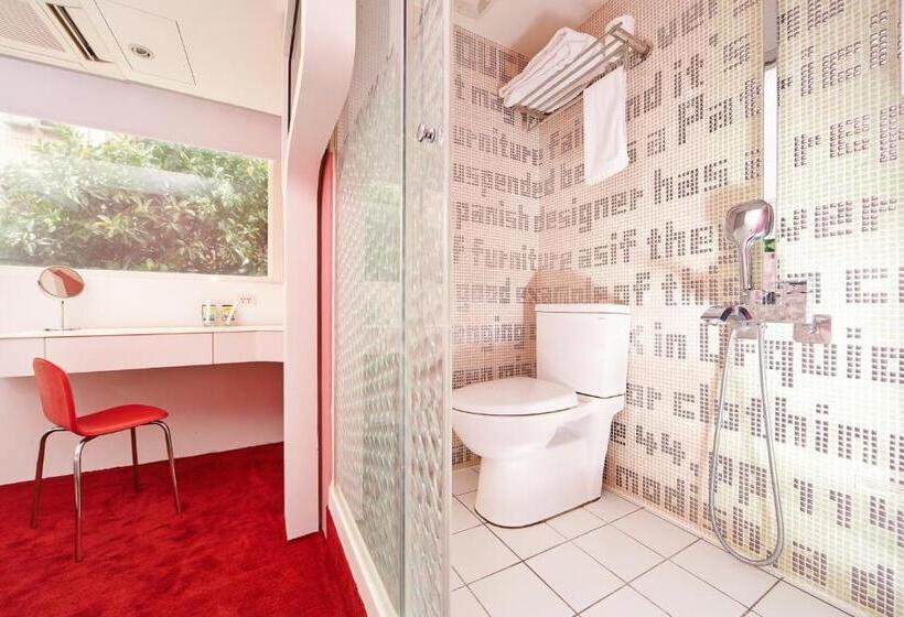 اتاق استاندارد, Forever Inn