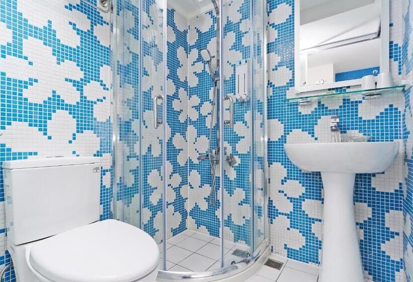 اتاق اکونومی, Forever Inn