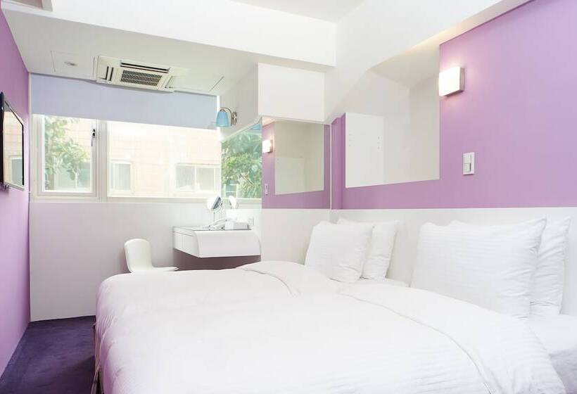 اتاق استاندارد, Forever Inn