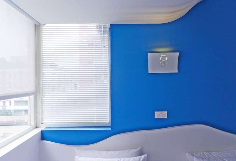 اتاق استاندارد, Forever Inn