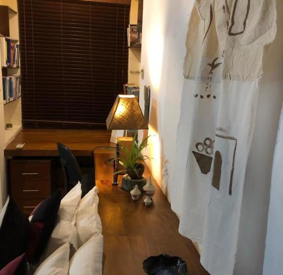 Camera Deluxe, Highbury Colombo