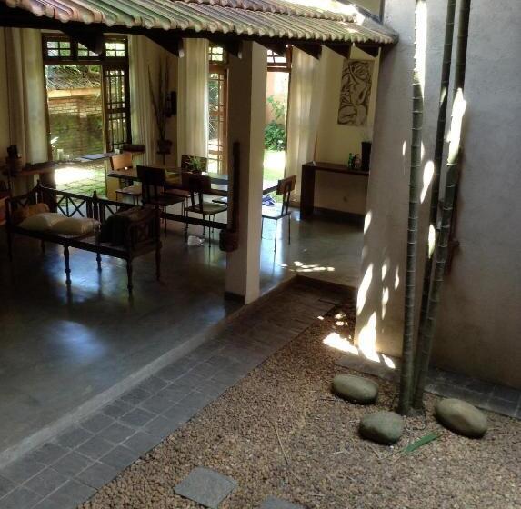 Camera Deluxe, Highbury Colombo